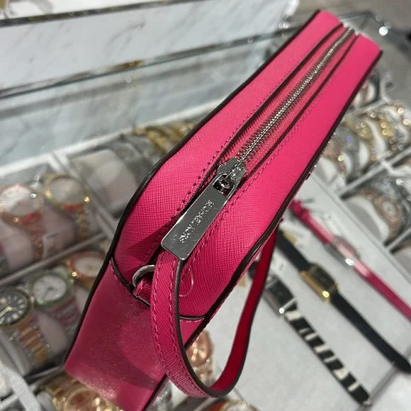 Michael Kors Jet Set Large Saffiano Leather EW Crossbody Bag
Dragonfruit
NWT - Picture 5 of 16